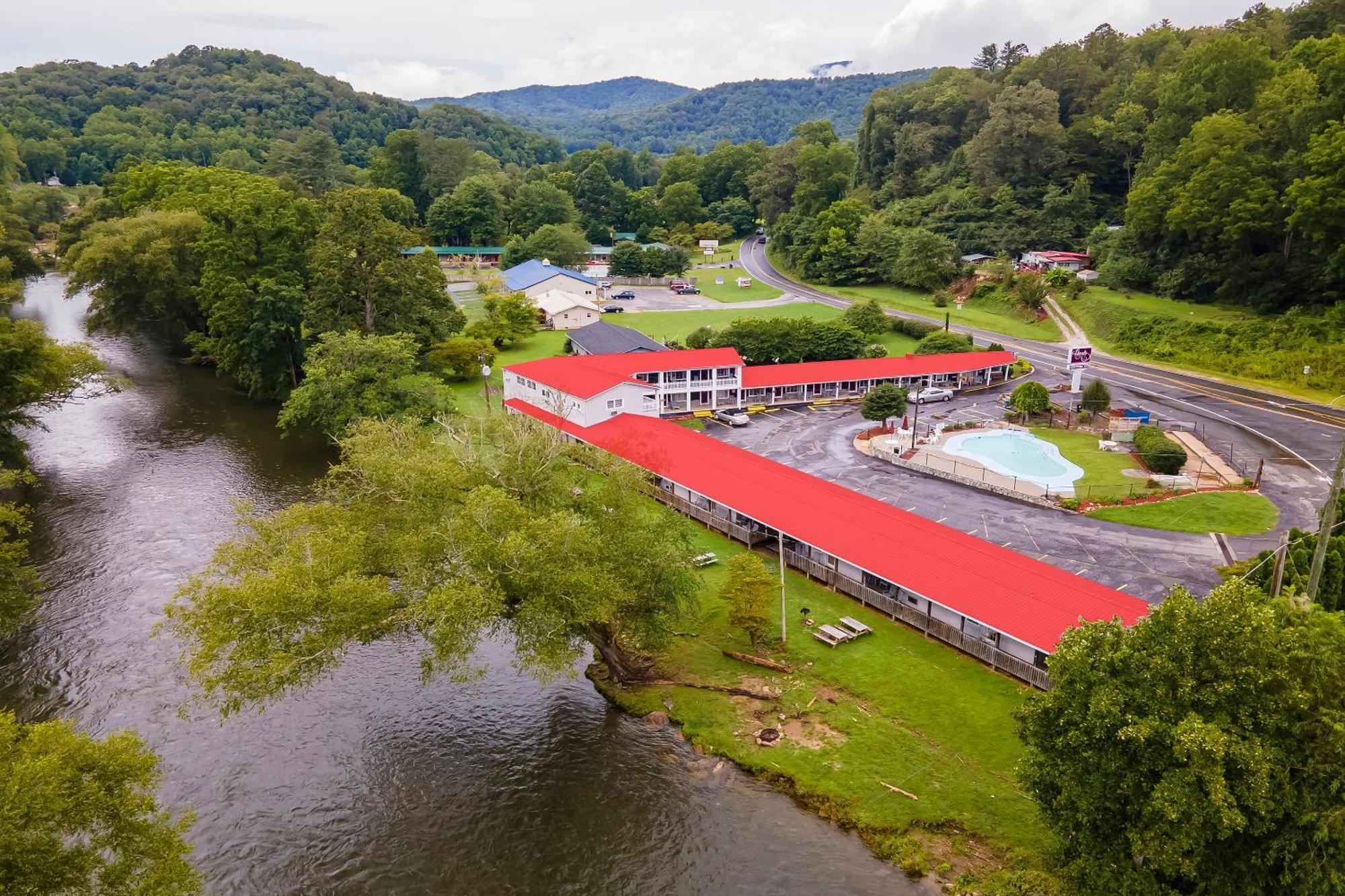 Lloyd'S On The River Country Inn By Oyo Bryson City Dış mekan fotoğraf
