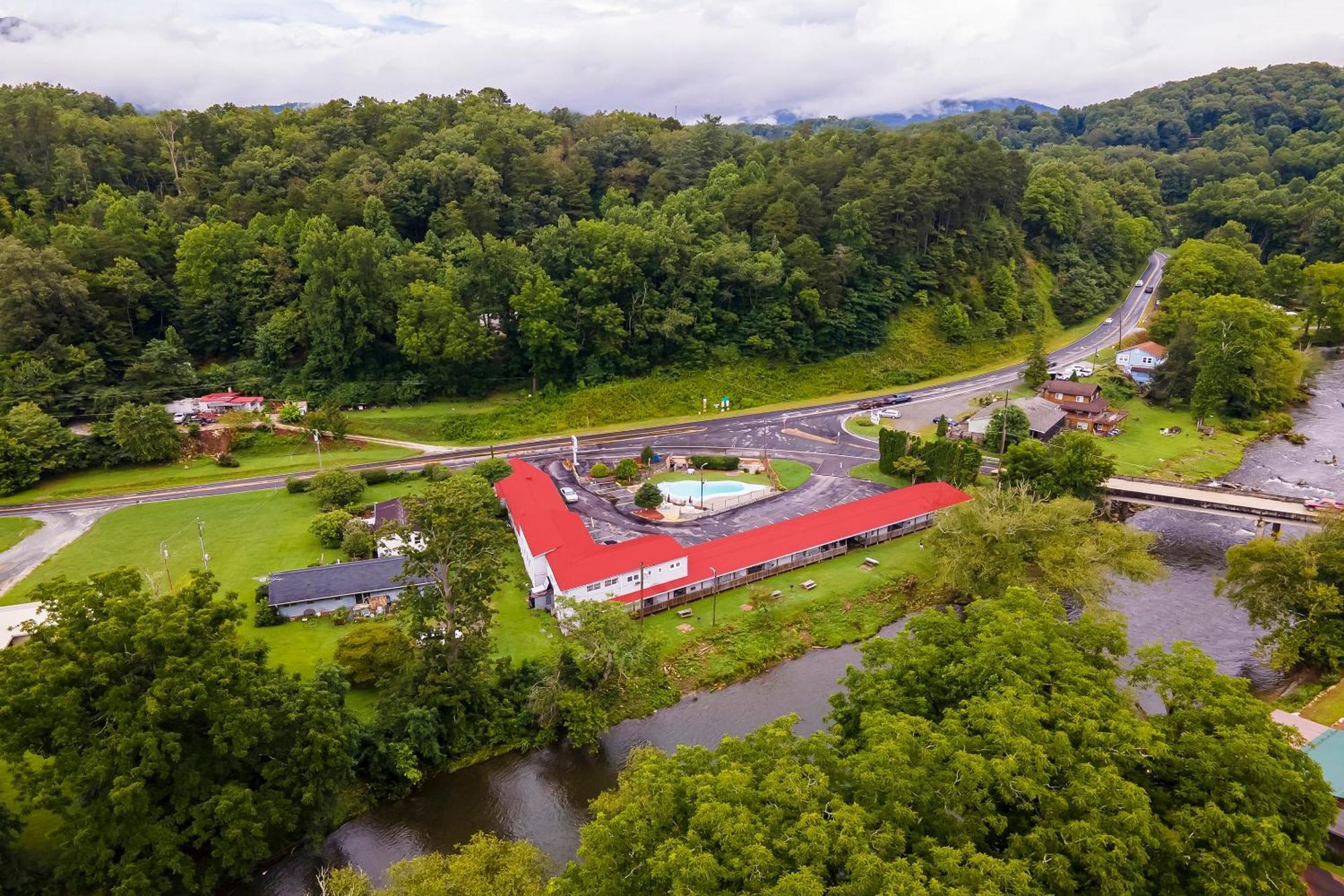 Lloyd'S On The River Country Inn By Oyo Bryson City Dış mekan fotoğraf