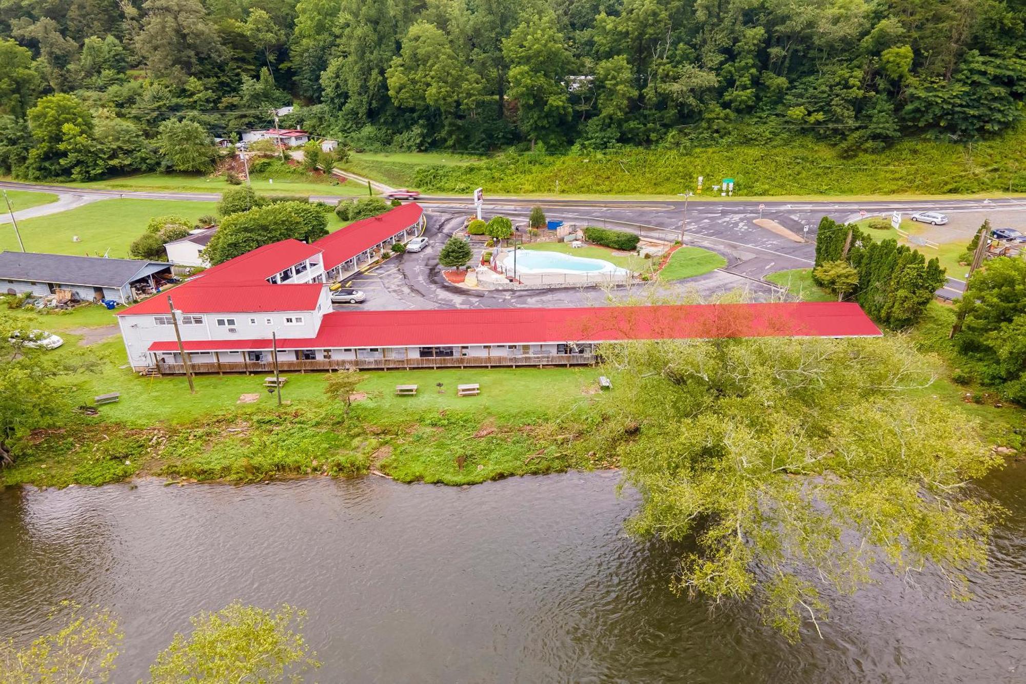 Lloyd'S On The River Country Inn By Oyo Bryson City Dış mekan fotoğraf