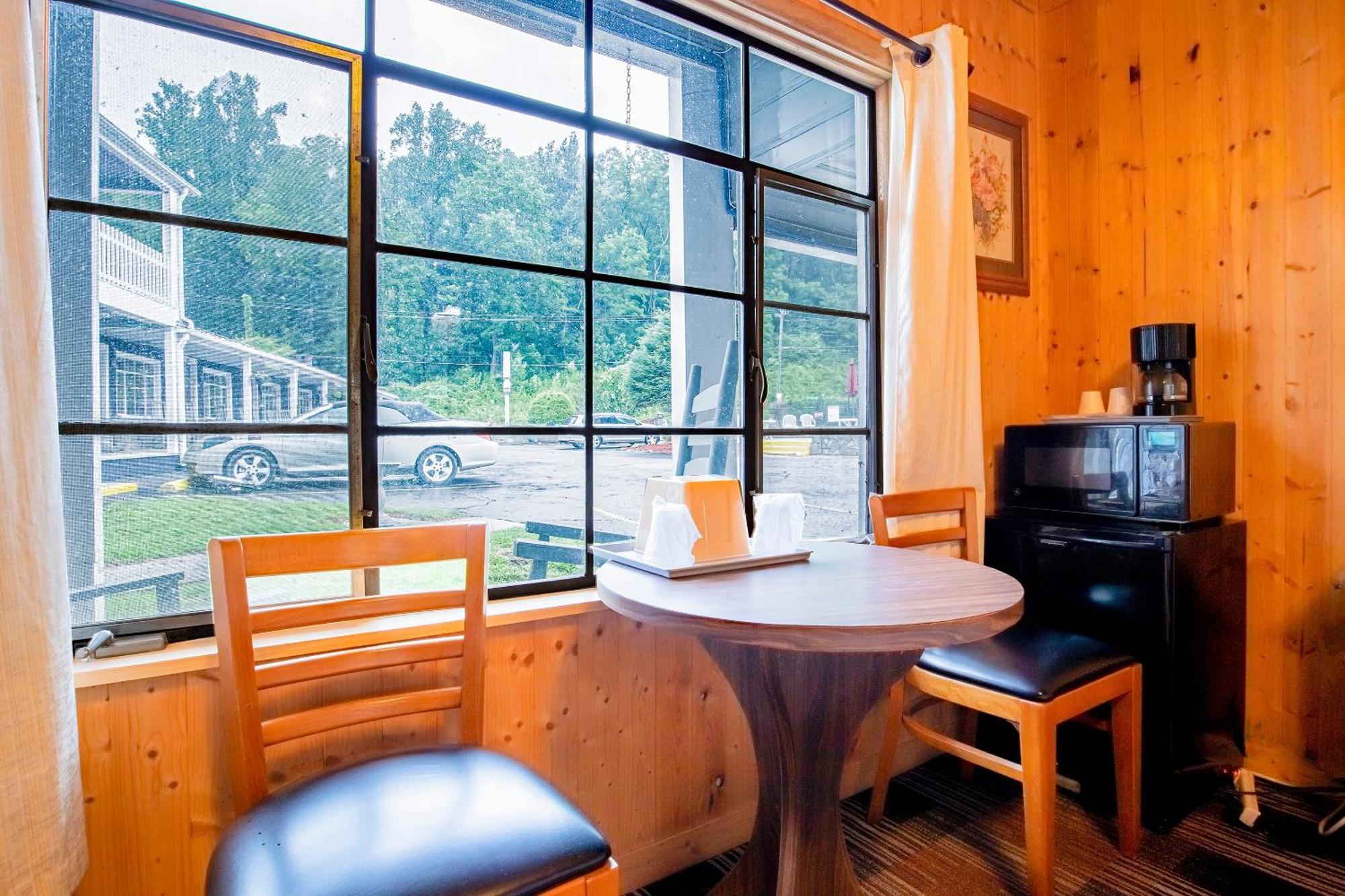 Lloyd'S On The River Country Inn By Oyo Bryson City Dış mekan fotoğraf