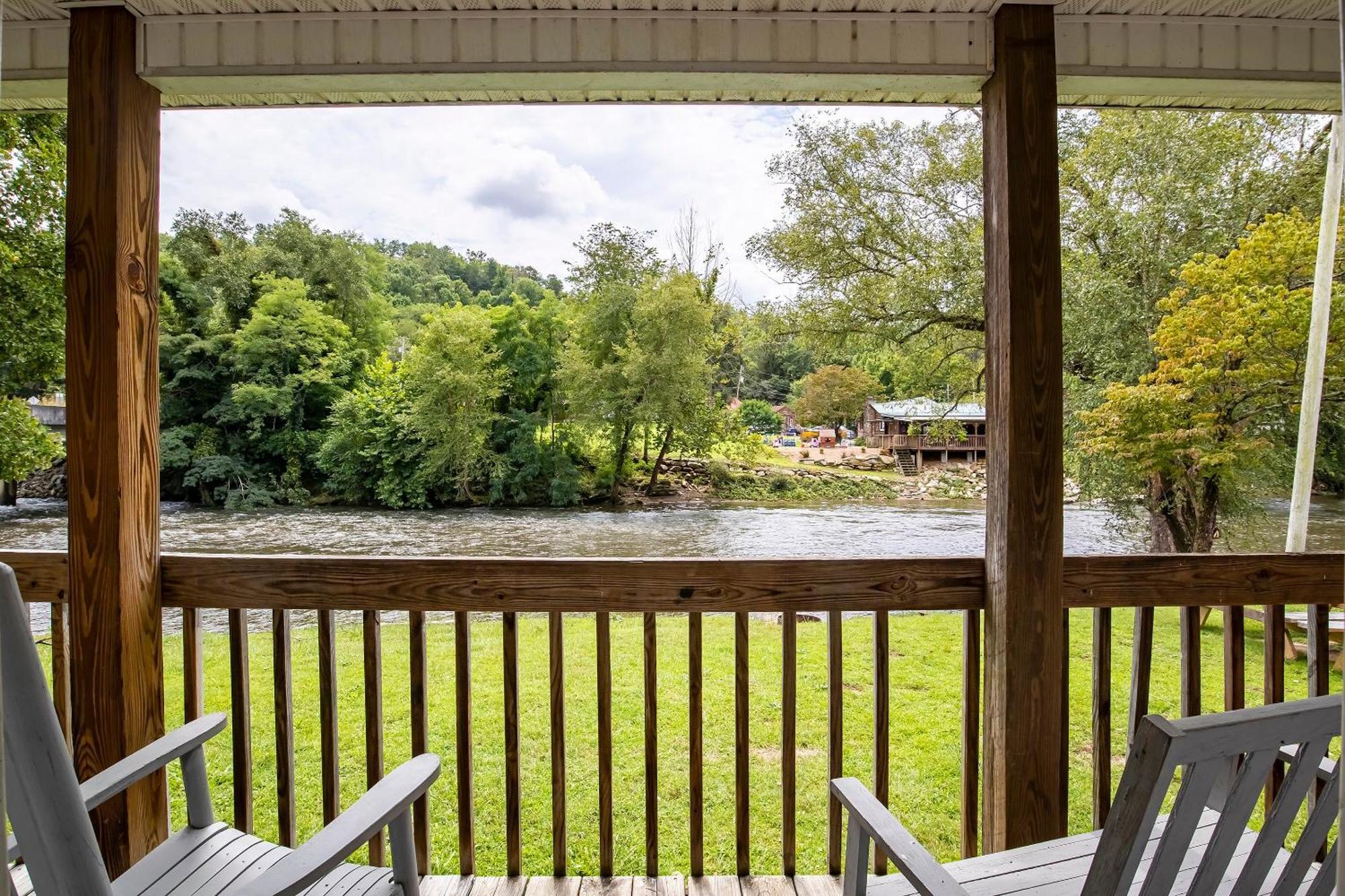 Lloyd'S On The River Country Inn By Oyo Bryson City Dış mekan fotoğraf