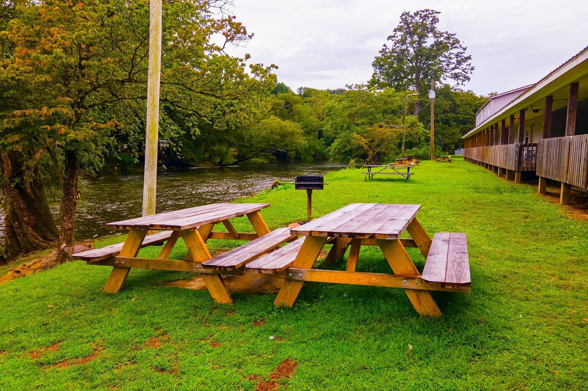 Lloyd'S On The River Country Inn By Oyo Bryson City Dış mekan fotoğraf