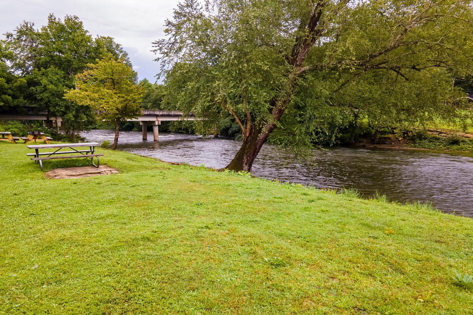 Lloyd'S On The River Country Inn By Oyo Bryson City Dış mekan fotoğraf